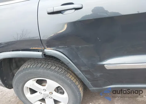 2013 Jeep Grand Cherokee Laredo z USA, uszkodzony, nr VIN 1C4RJFAG0DC642175